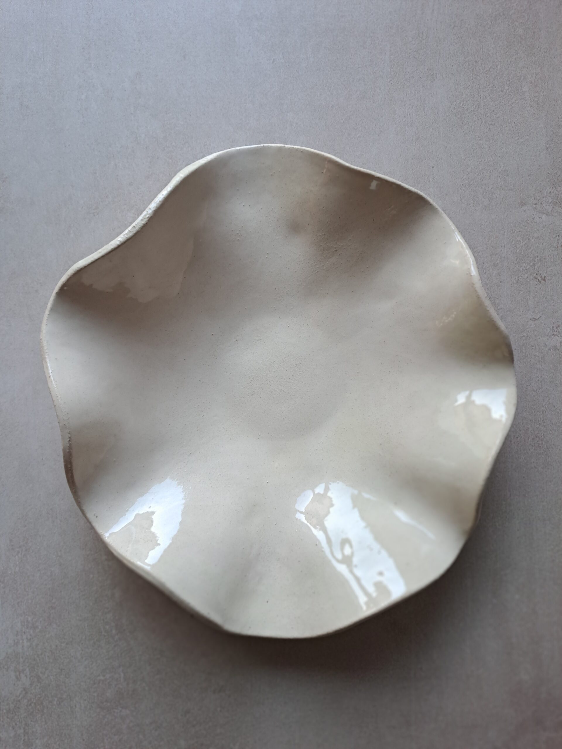 Coupe à fruits en céramique artisanale – Image 2