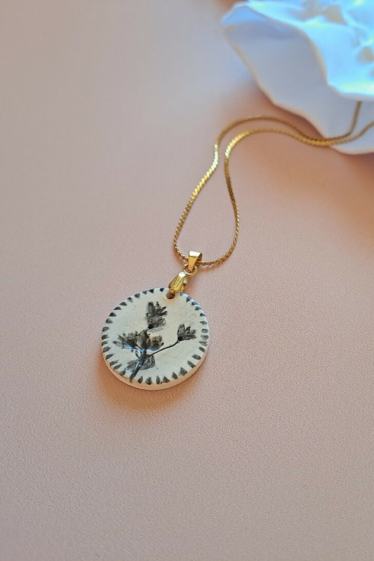 Collier Fleur Noire - céramique artisanale