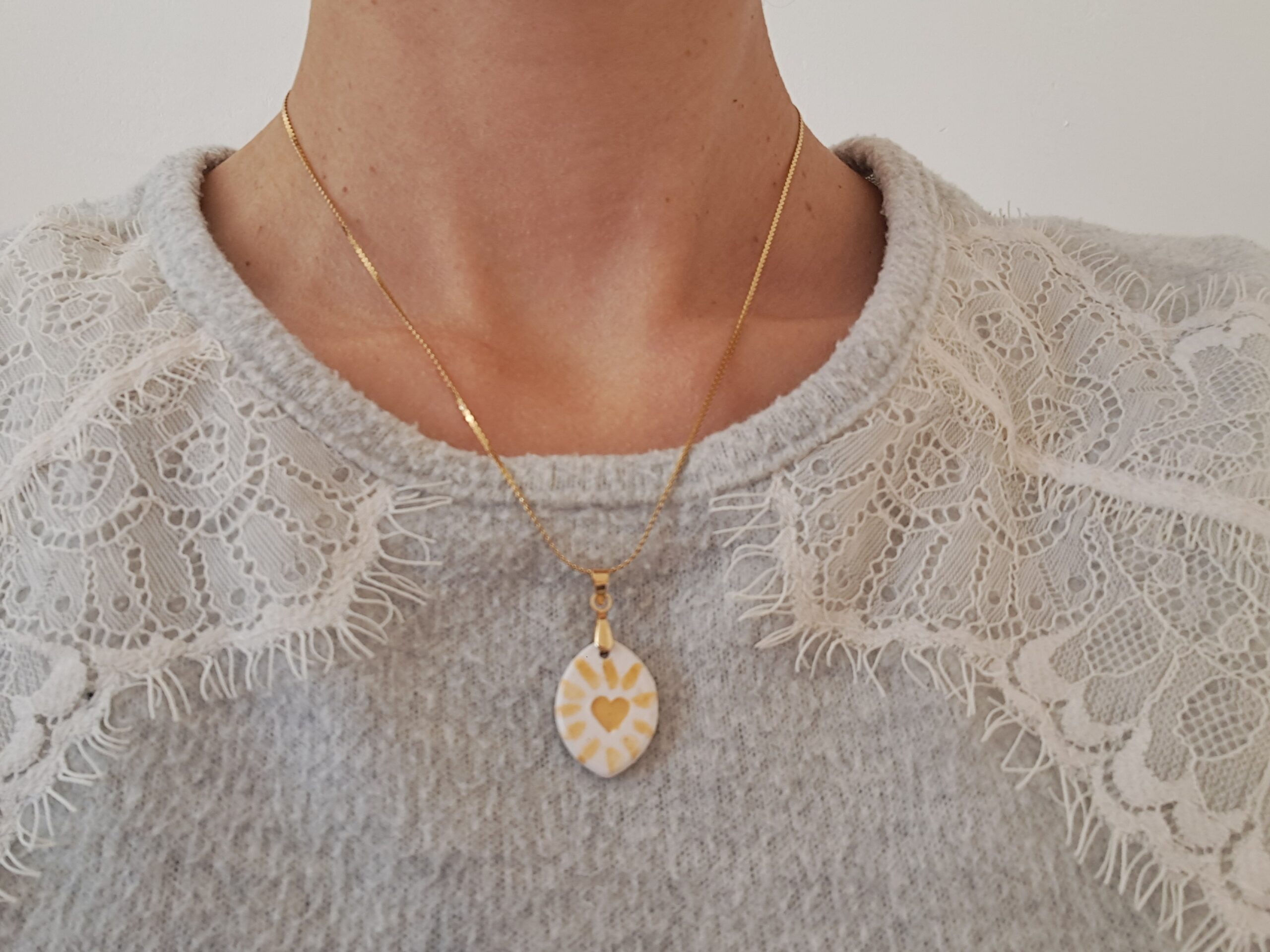 Collier cœur doré - céramique artisanale – Image 3