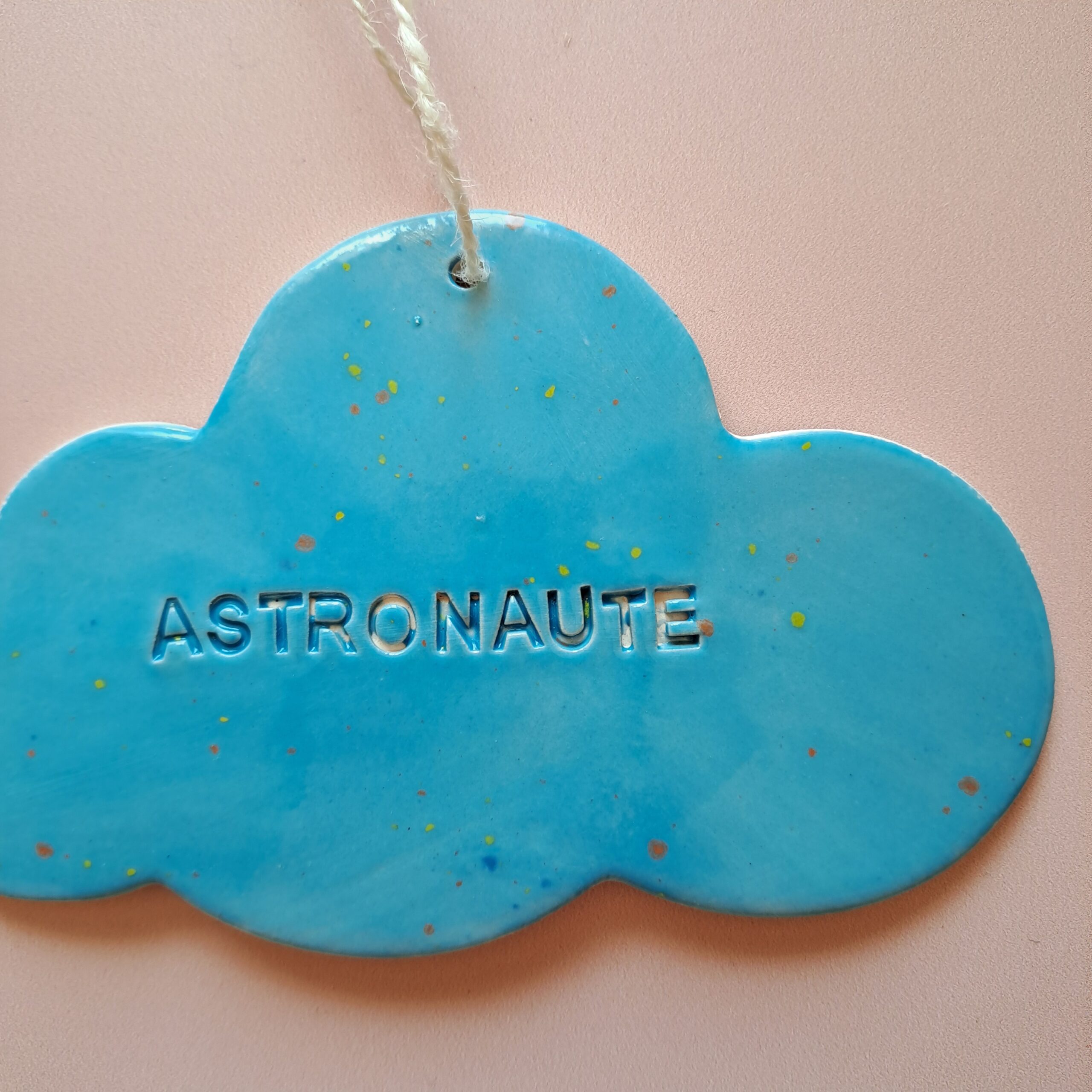 Suspension murale Nuage « ASTRONAUTE » en céramique – Image 3