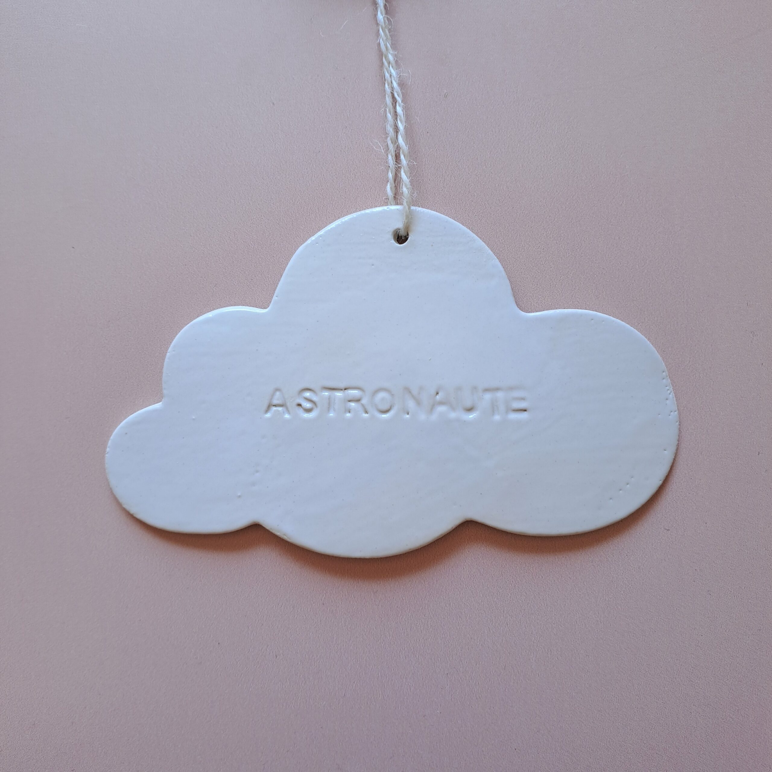 Suspension murale Nuage blanc « Astronaute » en céramique – Image 4