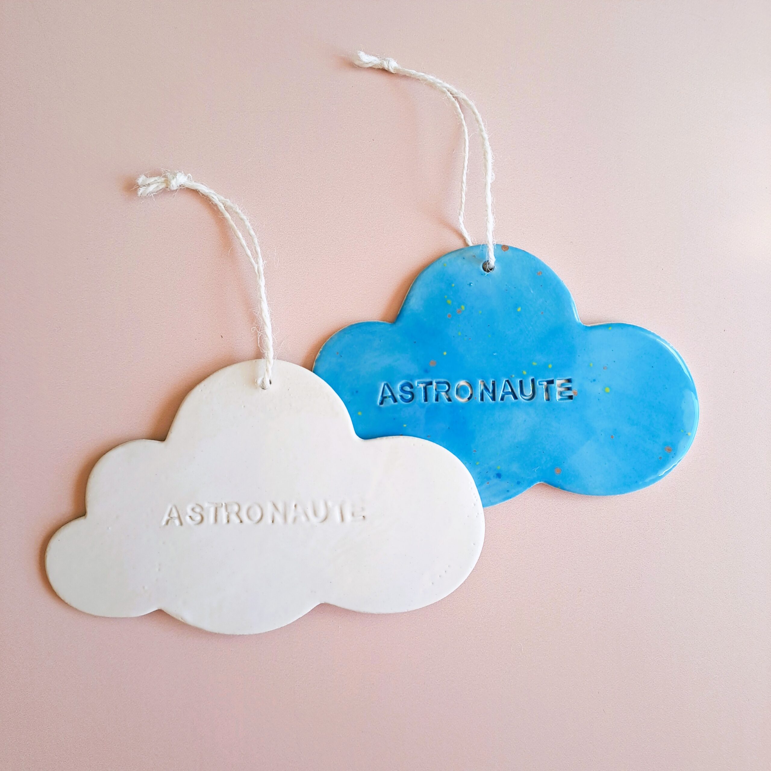 Suspension murale Nuage « ASTRONAUTE » en céramique